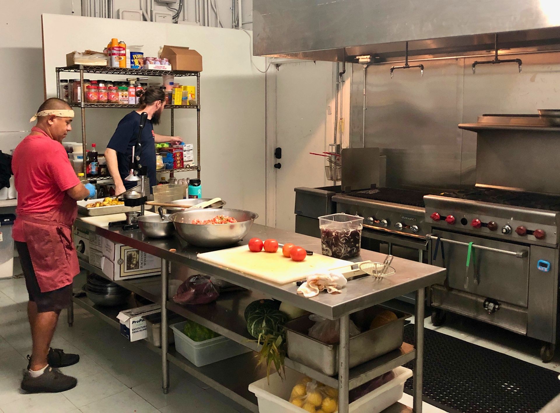 Fully certified commercial kitchen rental facilities in Honolulu, Hawaii Fully certified commercial kitchen rental facilities in Honolulu, Hawaii